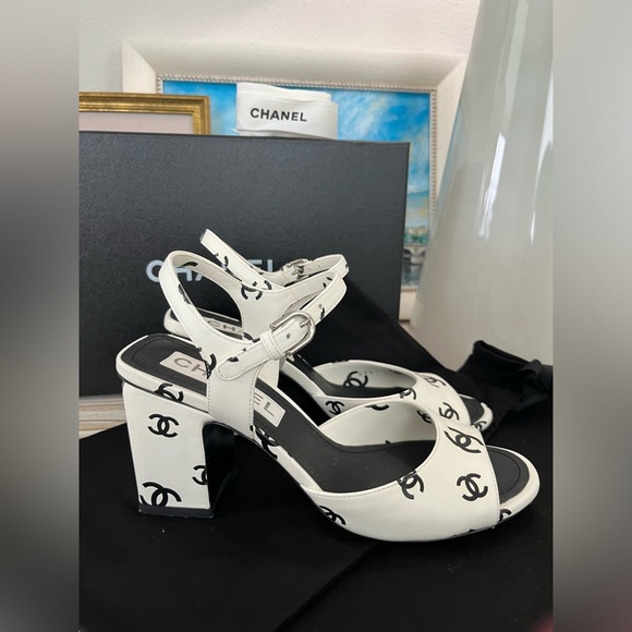 Chanel 22S White Black Lambskin CC Logo Platform Strap Block Heel Sandal 37 - Picture 5 of 11